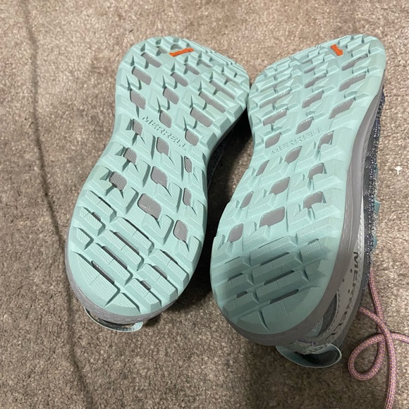 Women’s Merrell hiking shoe - Picture 4 of 6